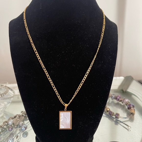 Coco & Eden Necklace gold plated with mother of pearl - Picture 3 of 7